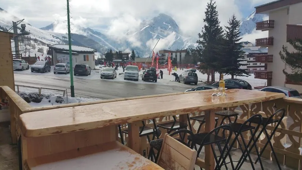 Вилла Au Pied Des Pistes, Grand Chalet Le Sereina Sauna, Jacuzzi Piscine Interieure 16/18 Pers Ле дез Альп