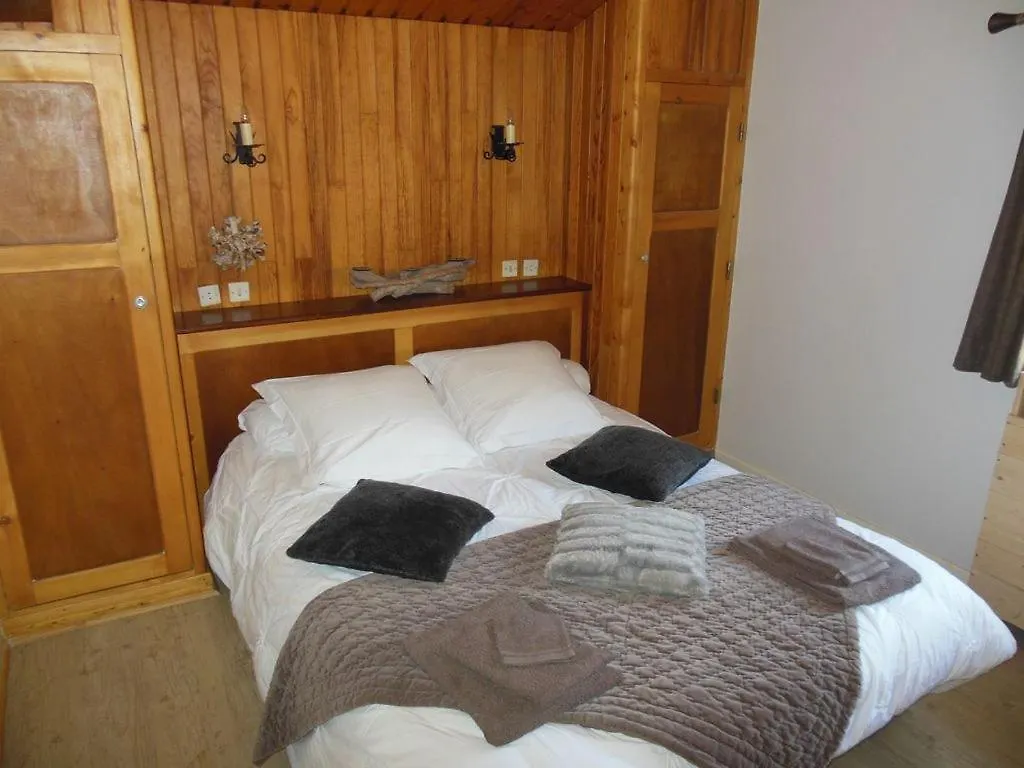 Вилла Au Pied Des Pistes, Grand Chalet Le Sereina Sauna, Jacuzzi Piscine Interieure 16/18 Pers Ле дез Альп Франция