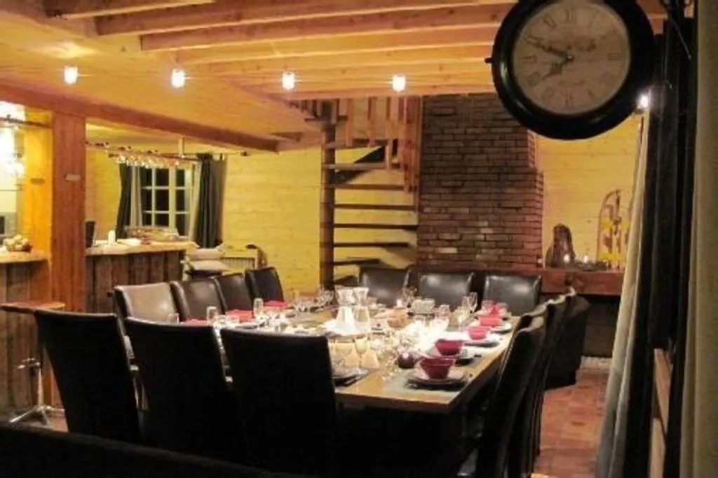 Вилла Au Pied Des Pistes, Grand Chalet Le Sereina Sauna, Jacuzzi Piscine Interieure 16/18 Pers Ле дез Альп Франция